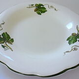Table table table service decorated with pampres consisting of a drainer and a plate