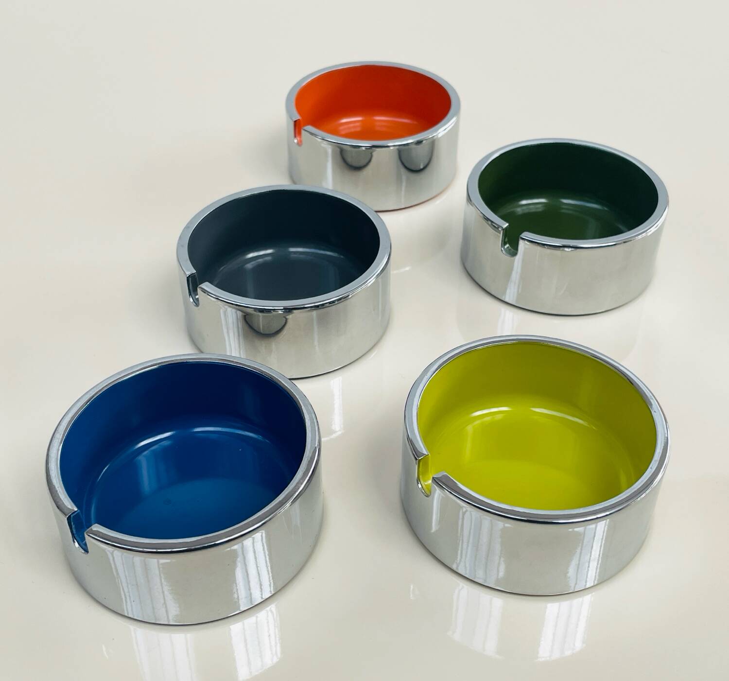 Set of 5 designer ashtrays by Isamu Kenmochi, 1960, original case.