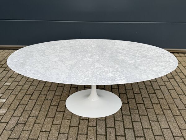 Table à manger ovale Knoll Tulip originale (198cm) marbre de Carrare