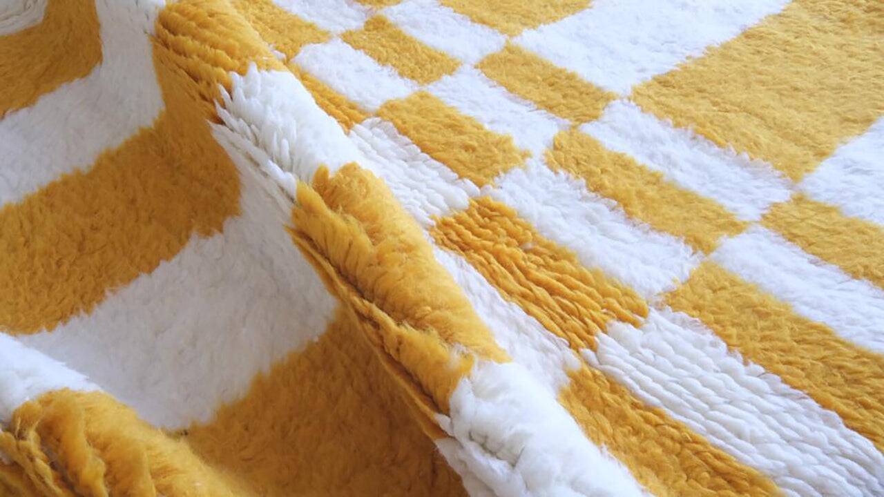 Tapis berbère tissé main traditionnelle taille 150 x 250 cm
