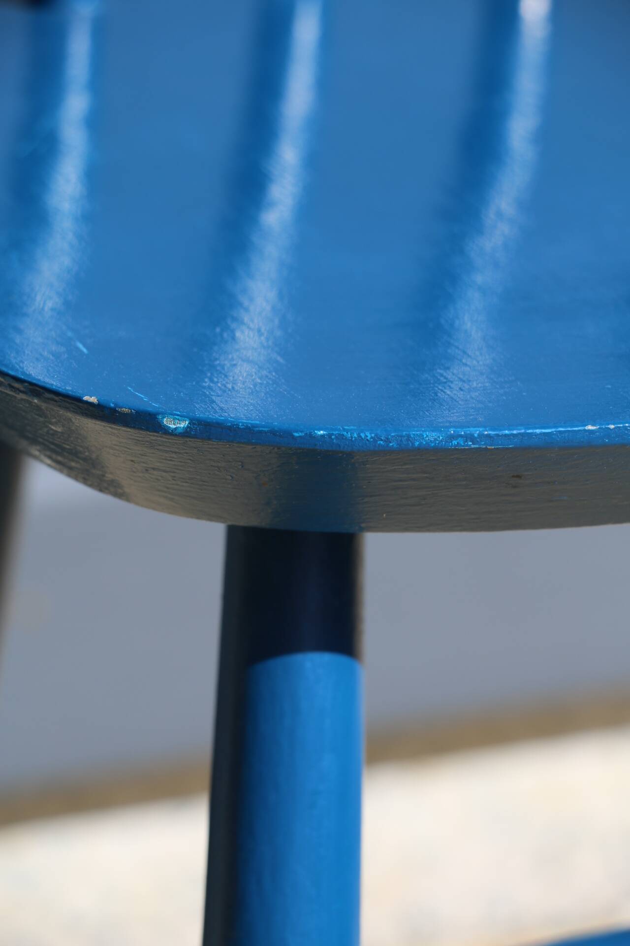 2 blue Tapiovaara style chairs