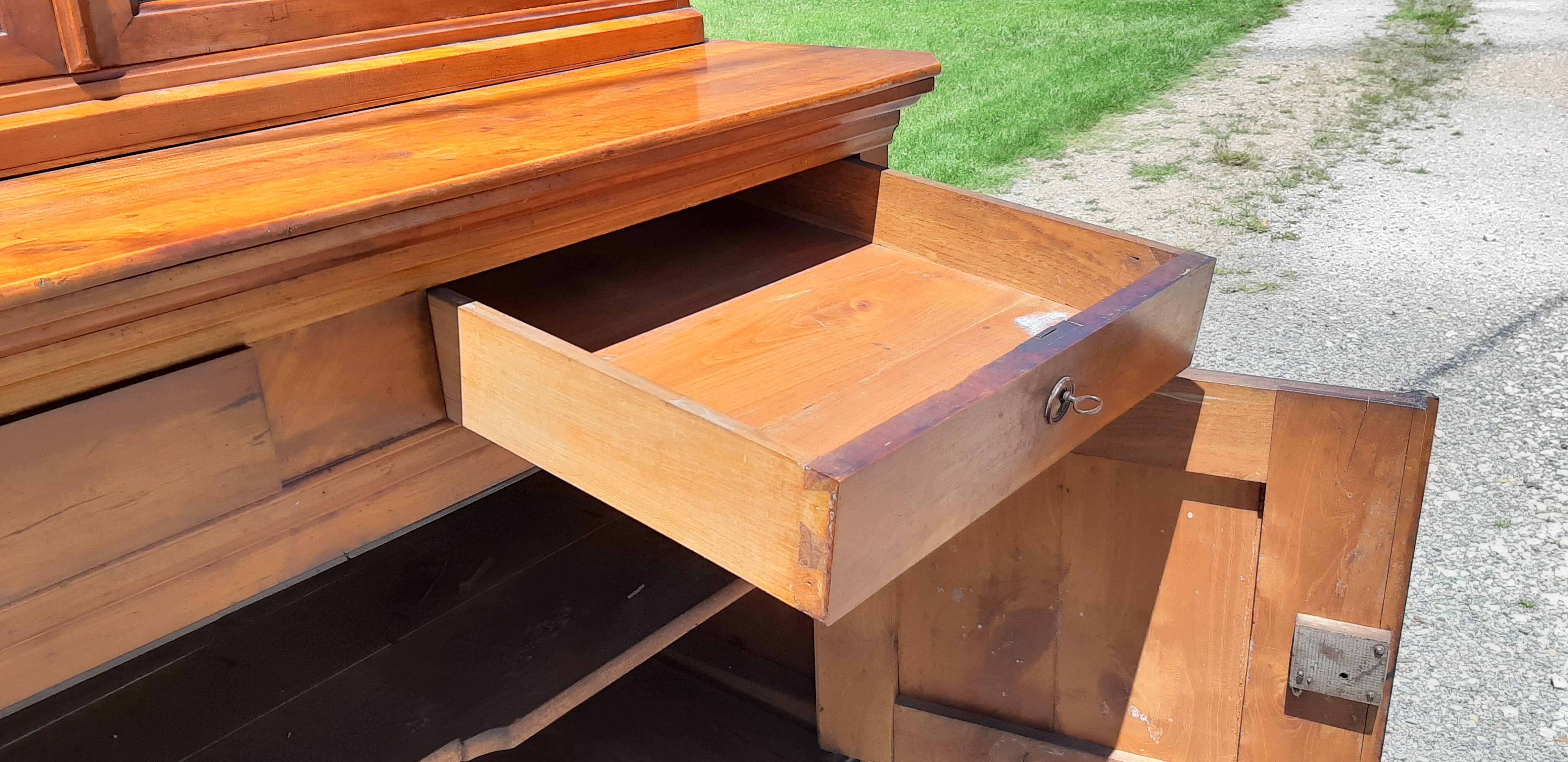 Showcase Walnut 19th