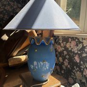 Large table lamp in blue ceramic with gold details.