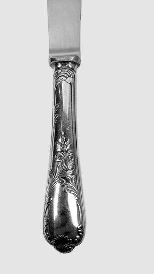 Twelve Christofle Marly table knives, silver-plated metal handles.
