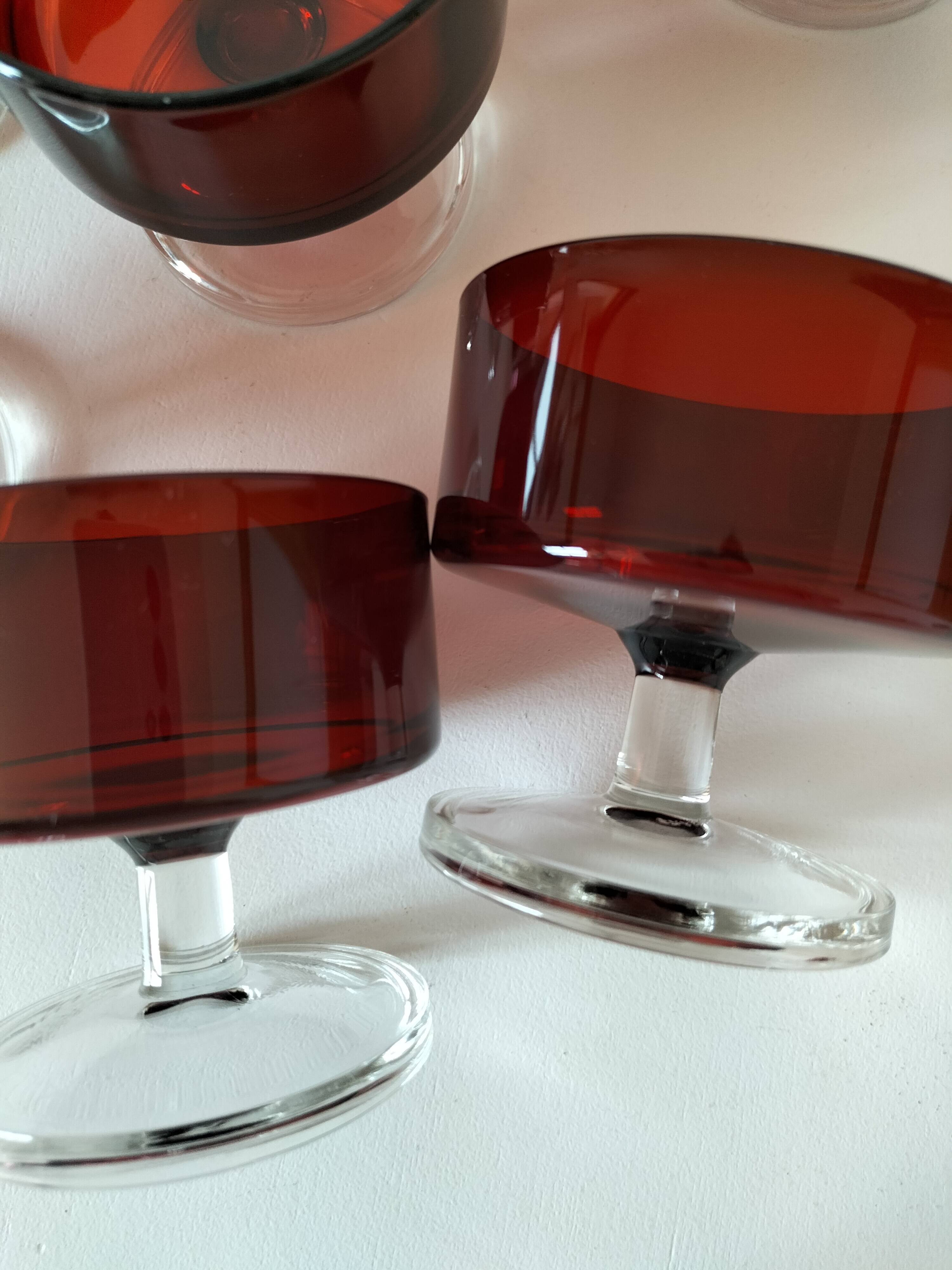 Ensemble 11 verres teinte rubis années 70