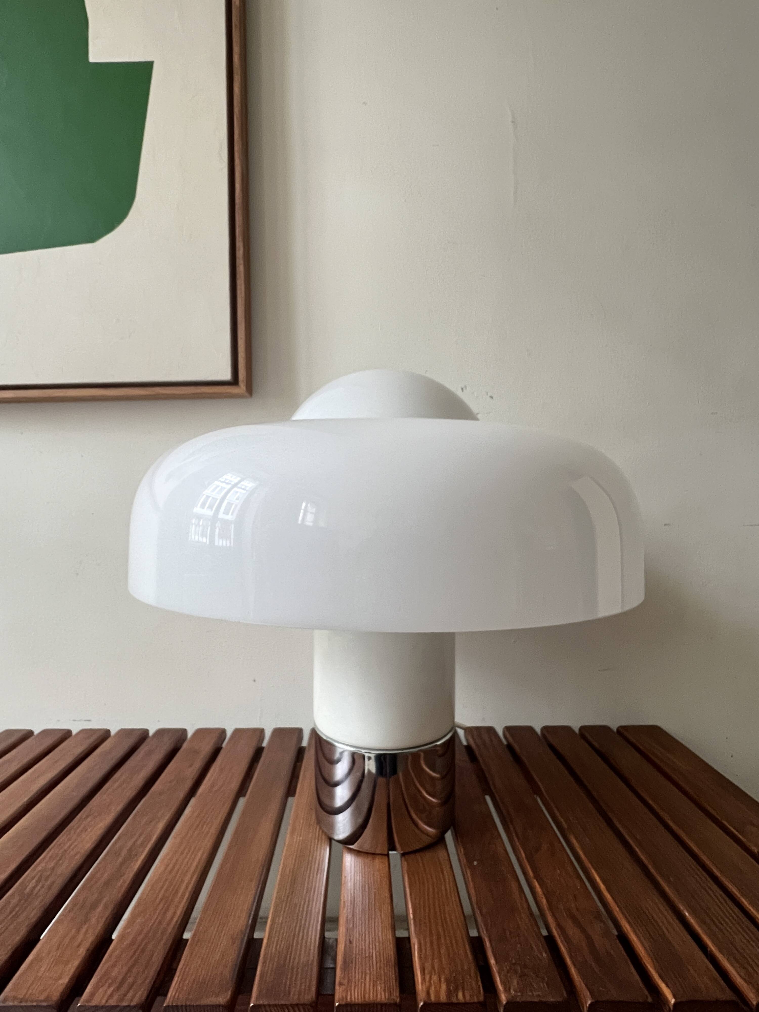 Brumbury table lamp in chrome and white by Luigi Massoni for Guzzini 1970