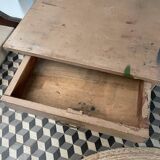 Table en bois vintage