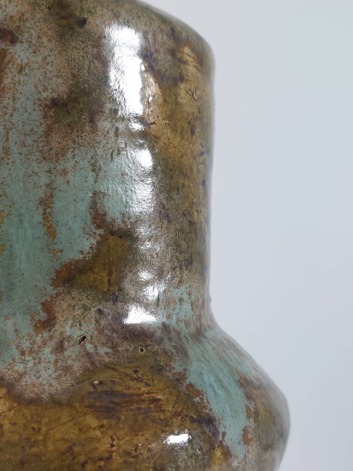Lampe de table en céramique artisanale vintage du milieu du siècle