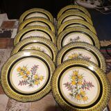 Decorative plate old collection henriot quimper france.decor .les genêts.signed.diameter 25 cm