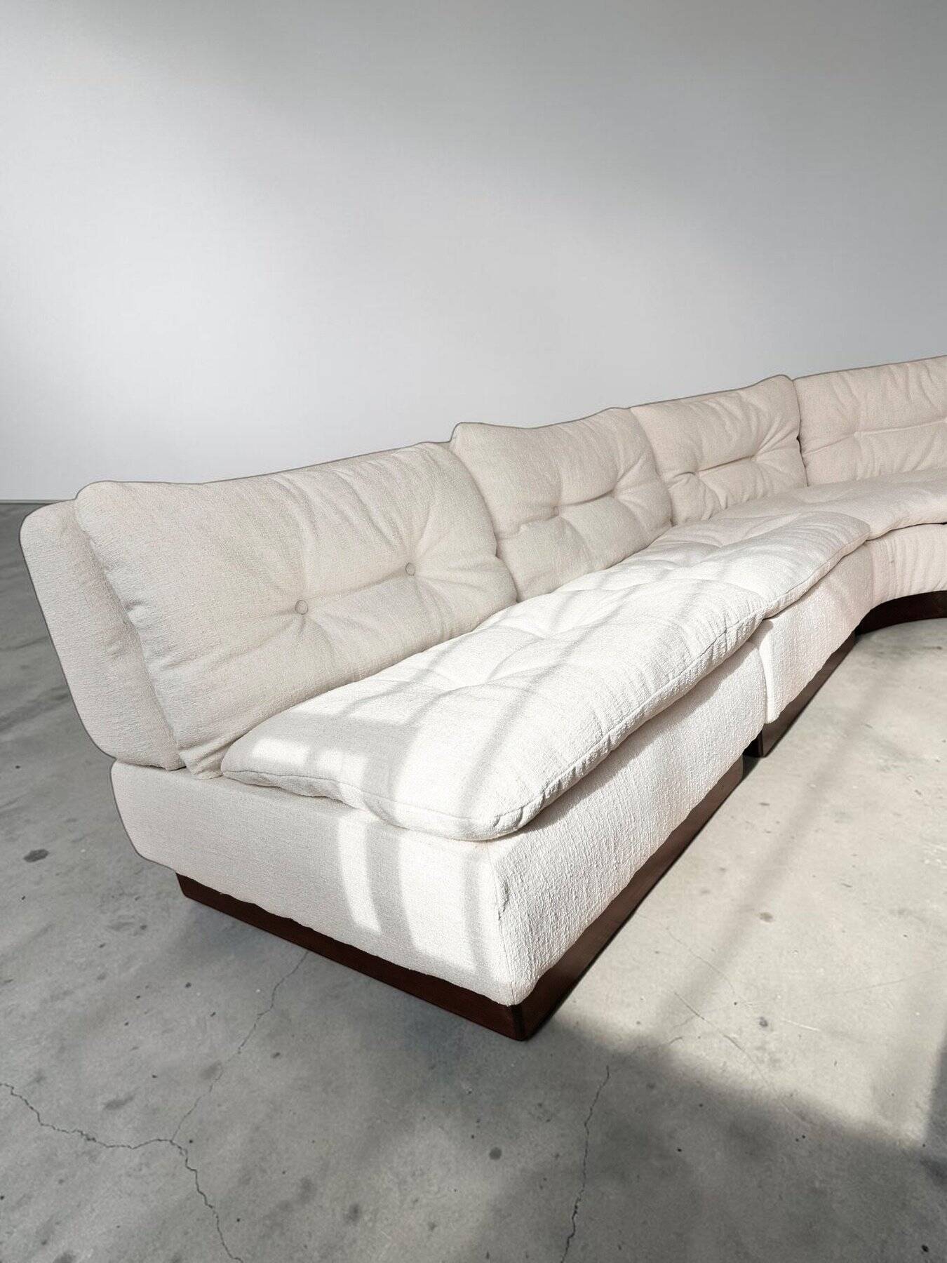 Fratelli Saporiti modular canapé in ecru boucle linen 1970