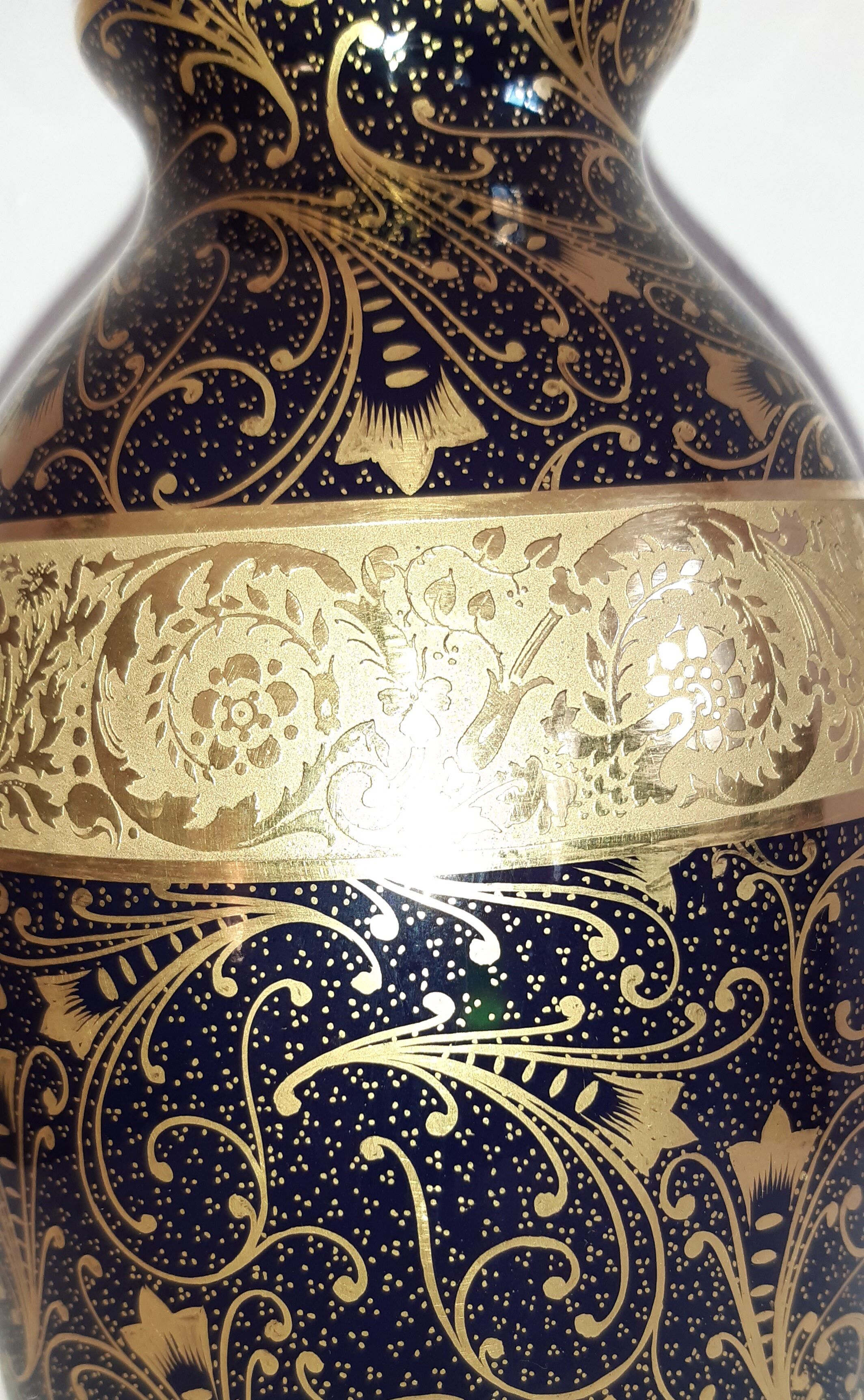 Double hand-gilded vase