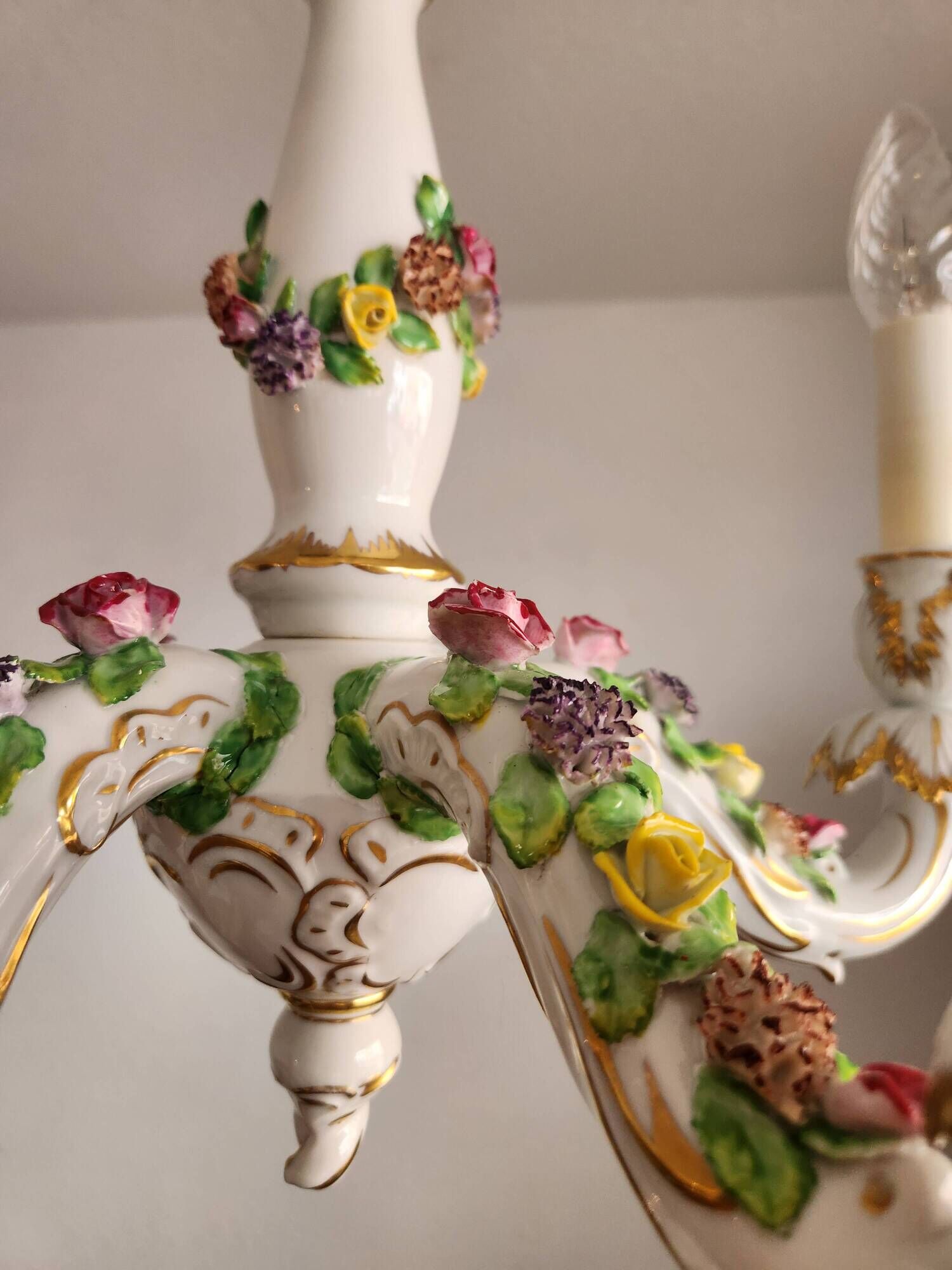 Handgeformt vergoldet vintage Porzellan Kronleuchter Capodimonte 1960er