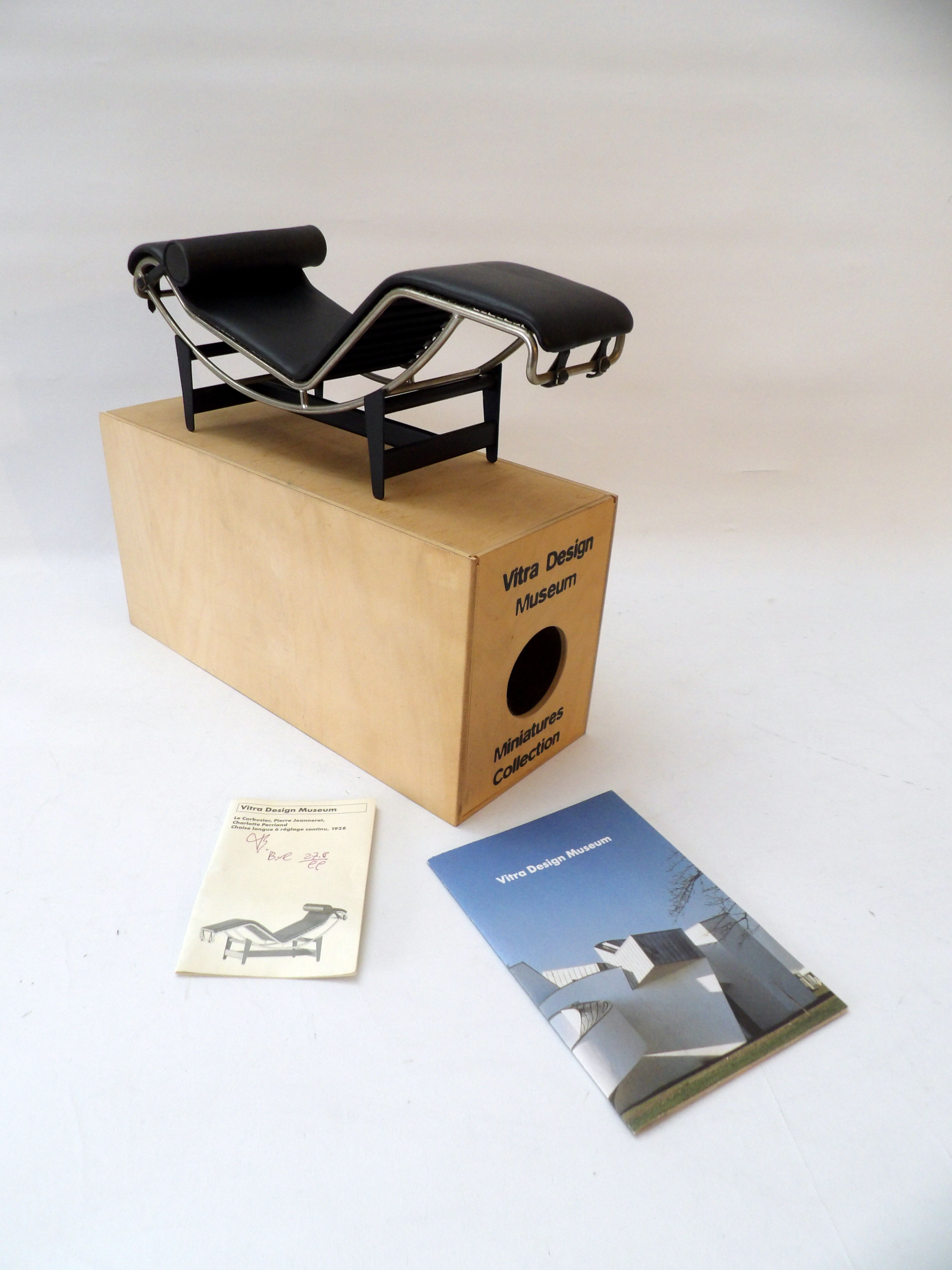 Vitra Museum Miniature Le Corbusier chaise longue Modernisme 1928