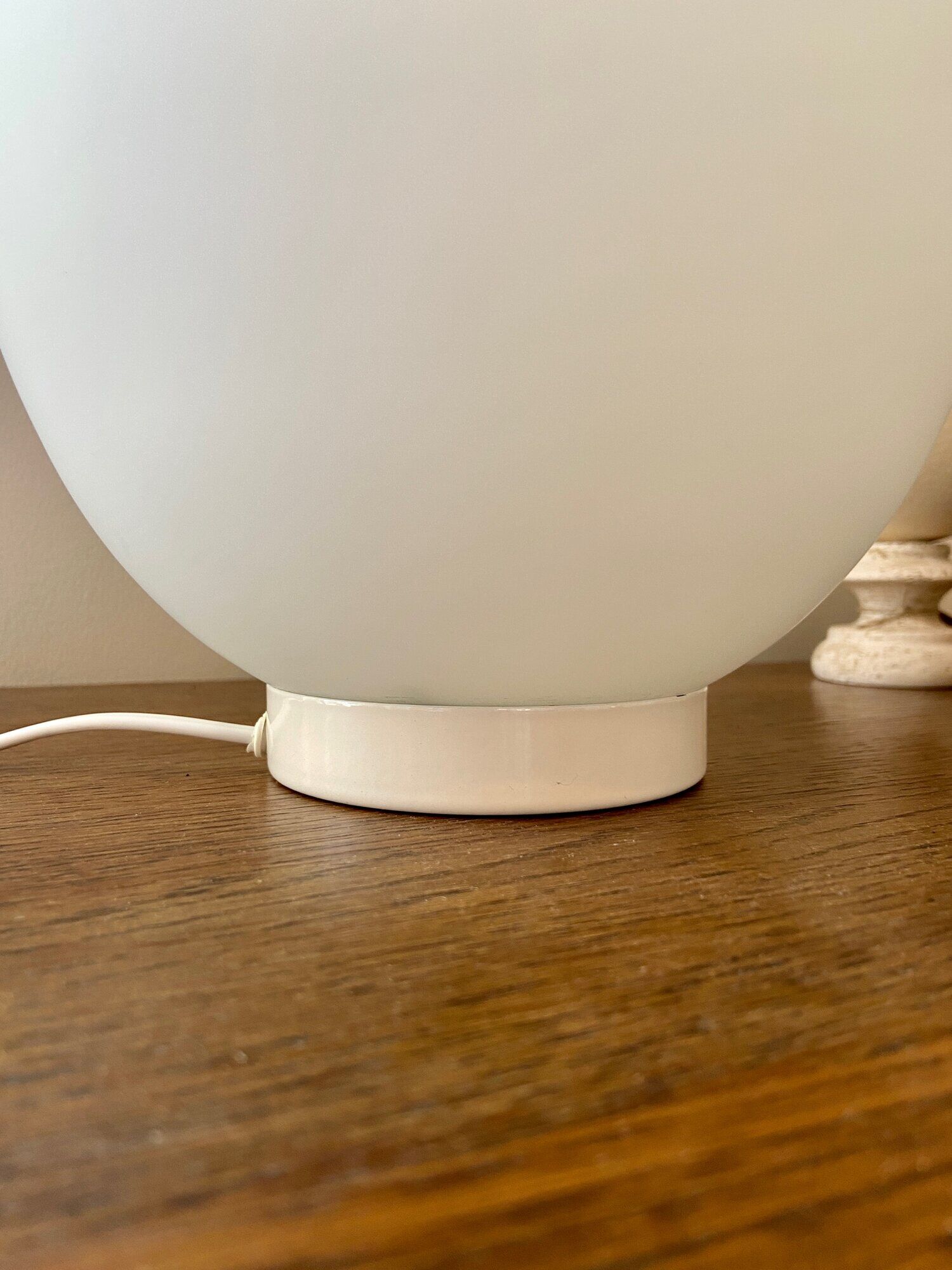 White opaline egg table lamp