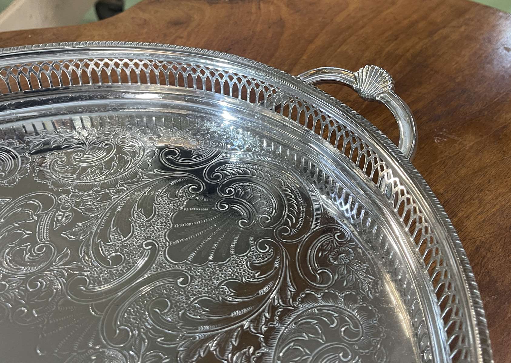 English silver metal top from the 1950s