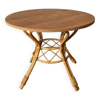 Round rattan table