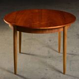 Extendable table and 4 Scandinavian chairs