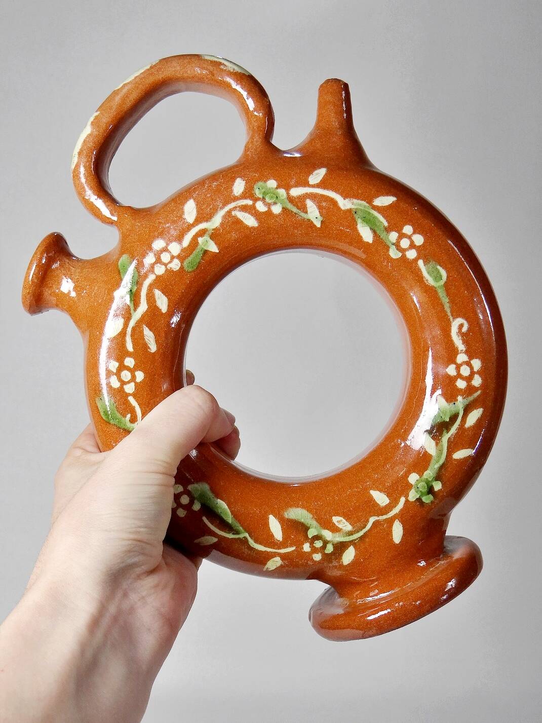 Circular glazed terracotta gargoulette