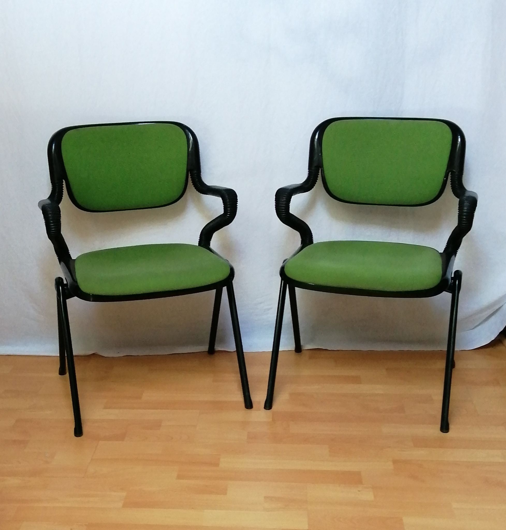 Paire de fauteuils vert modèles Vertebra de Giancarlo Piretti pour Castelli 1976