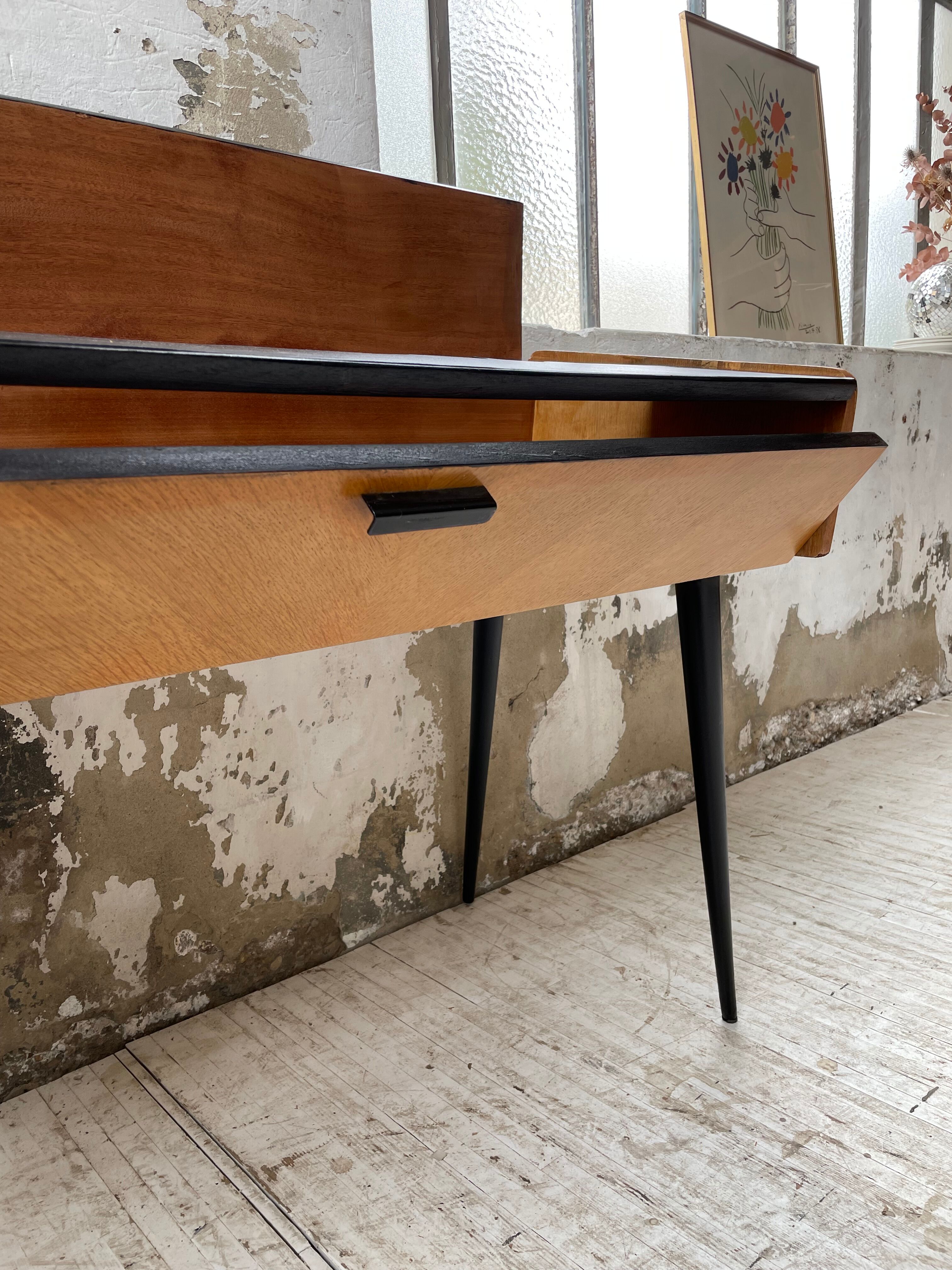 Console desktop feet compass 60s