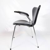 Seven Chair With Arms Model 3207 Made In Black Leather By Arne Jacobsen For Fritz Hansen