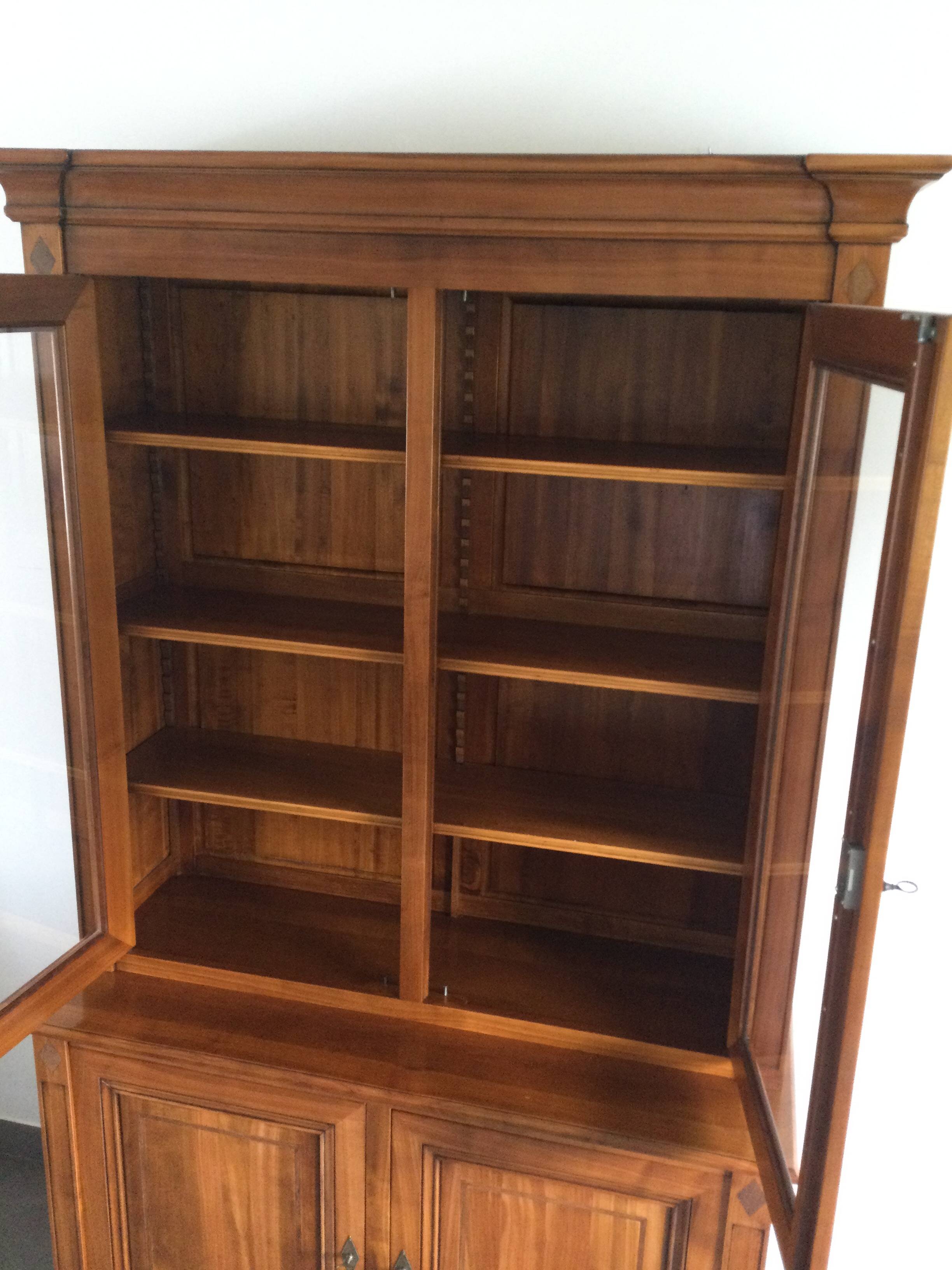 Louis Philippe display cabinet in cherry wood
