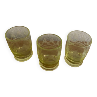 3 verres liqueur en ouraline.