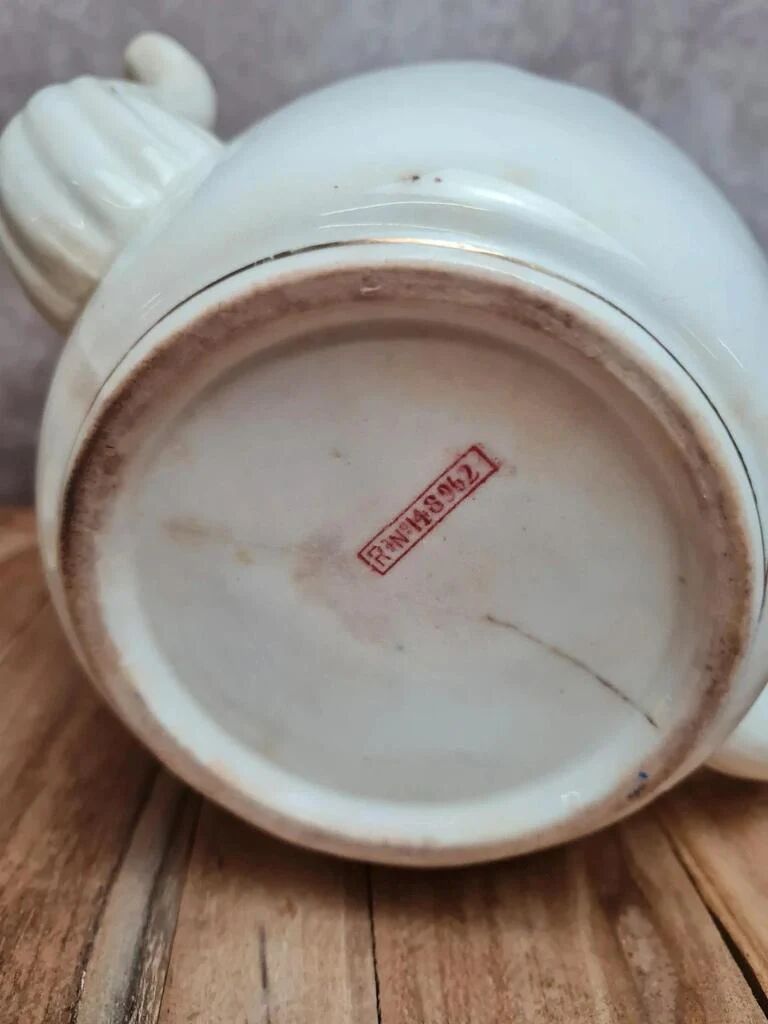 English teapot Wileman Foley Shelley RN148962 Dolly Varden red decoration