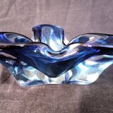 Cendrier trilobé en cristal bleu