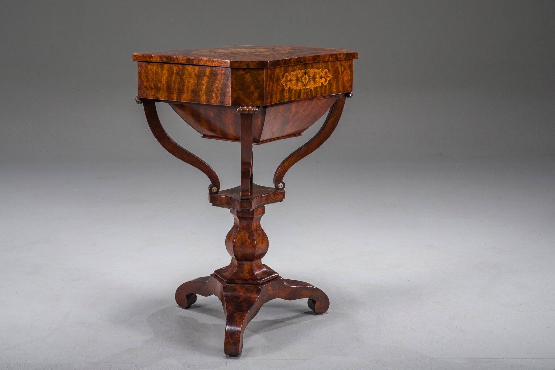 Table de couture Biedermeier en acajou, 1850