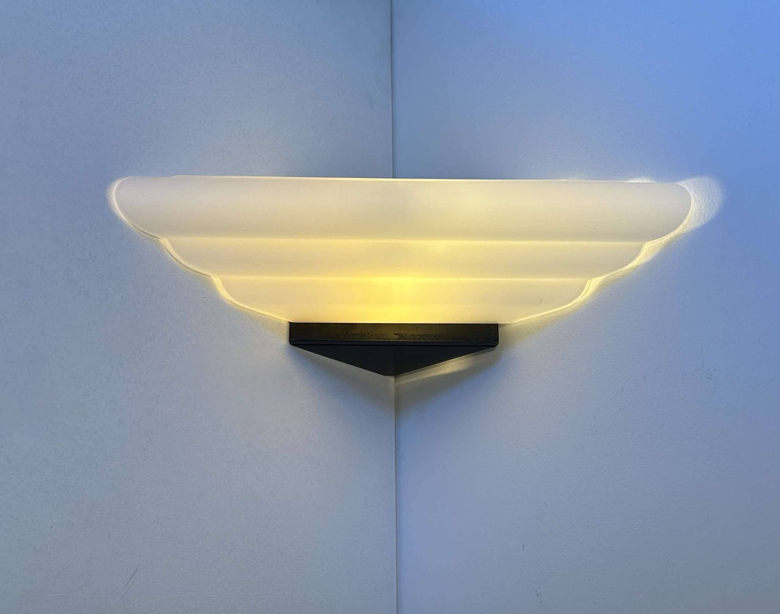 Vintage Murano opal glass corner wall lamp, by Vetri Italy 1970