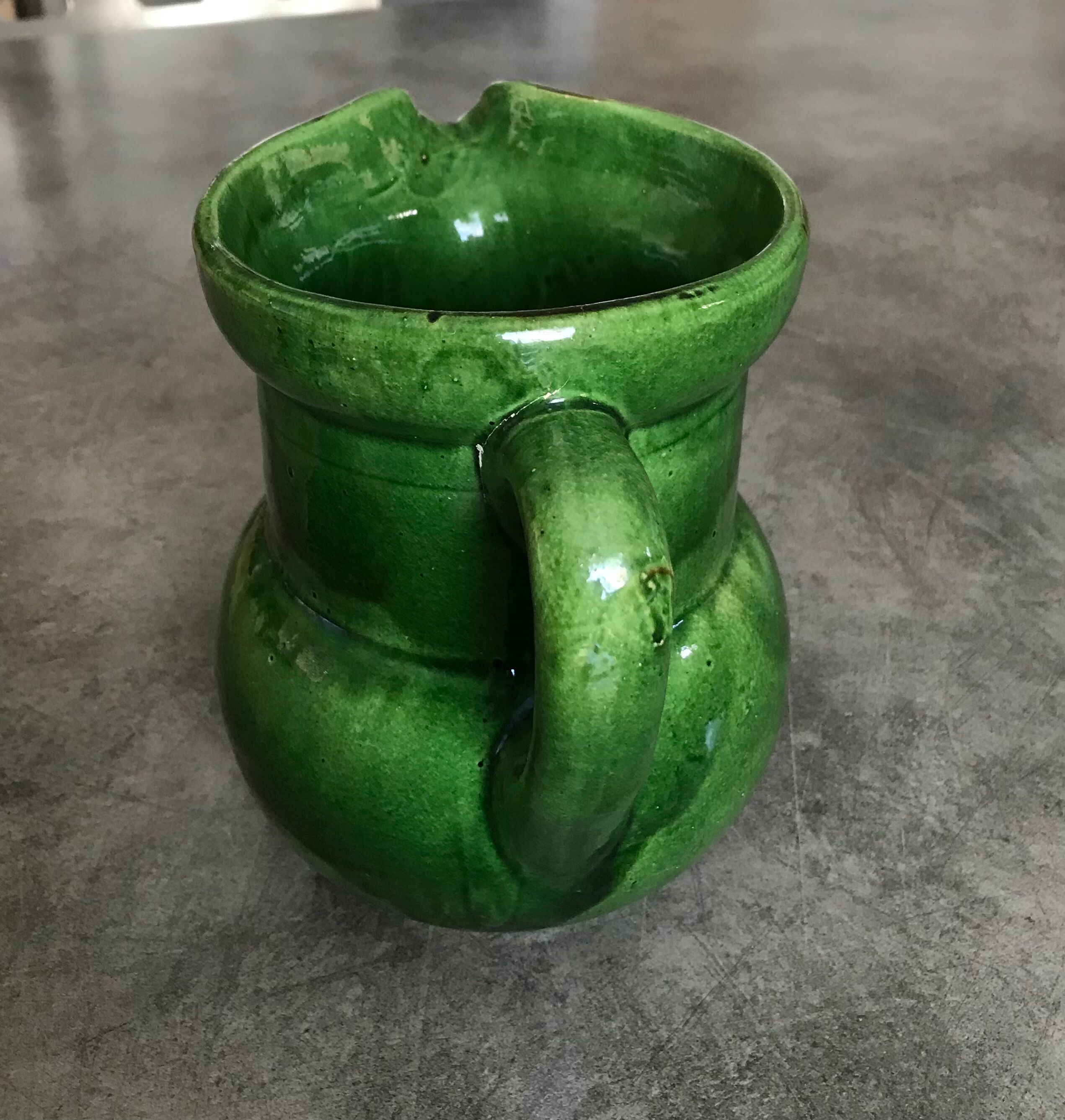 Pichet in vintage in terre cuite varnished shades of green