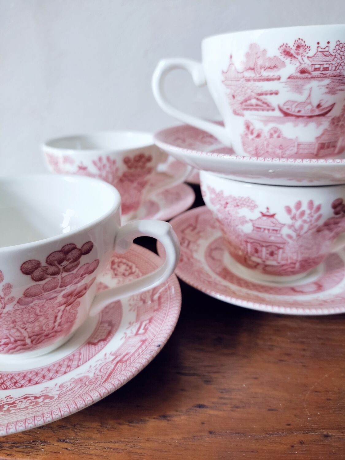 Set of 5 tea cups in English earthenware