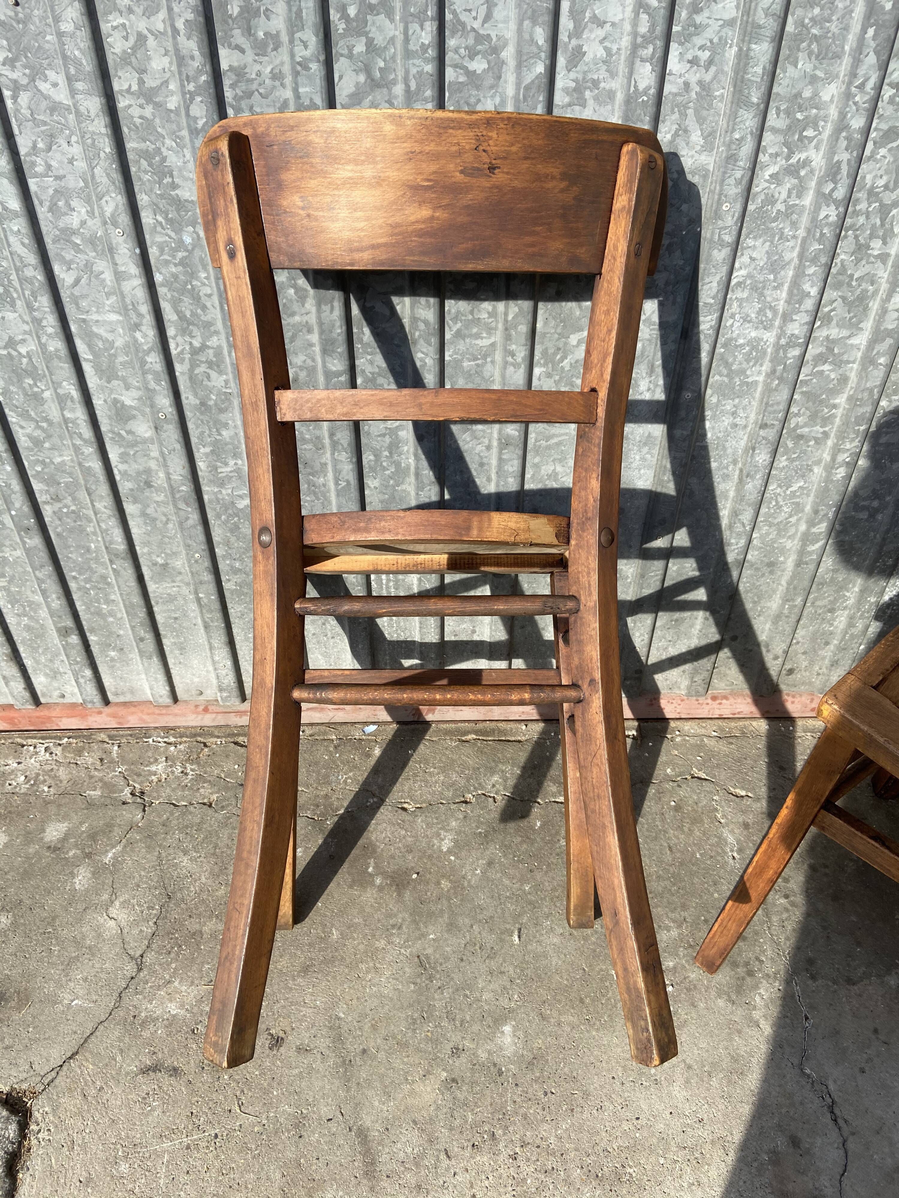 Paire de chaise bistrot dépareillée  Selency