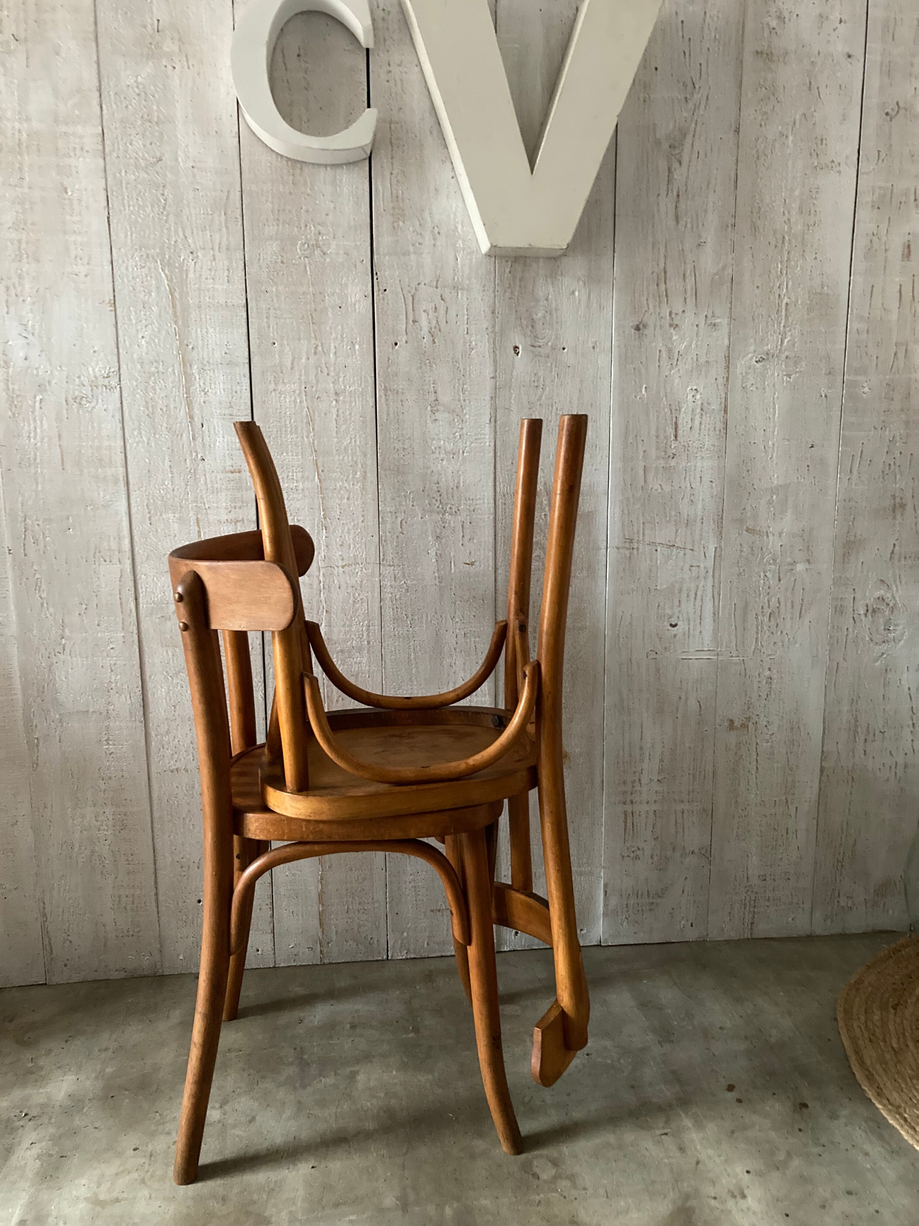 Pair of mismatched Thonet chairs