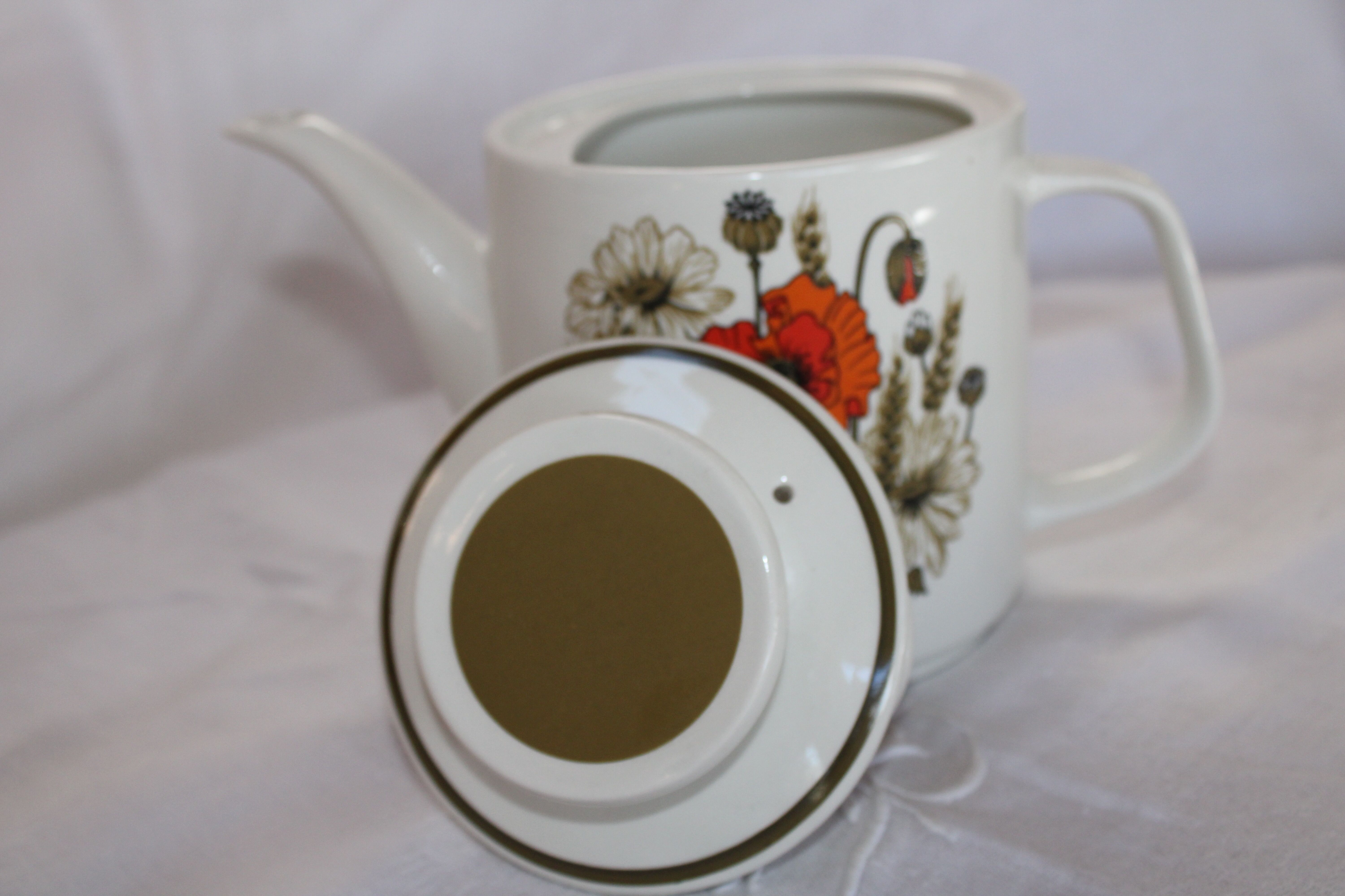 English teapot J-G Meakin Studio