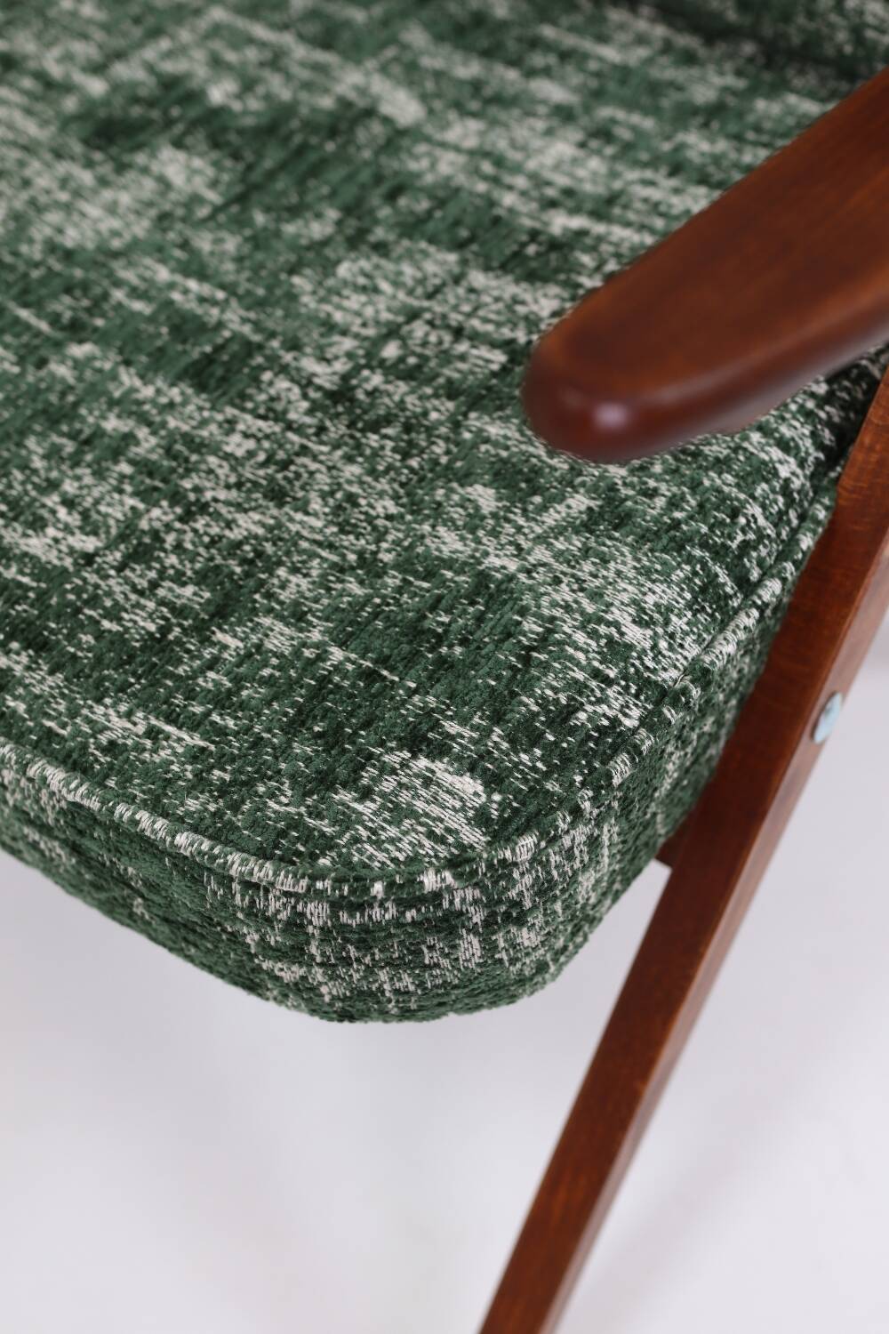 Fauteuil scandinave Space Age en bois et tissu vert