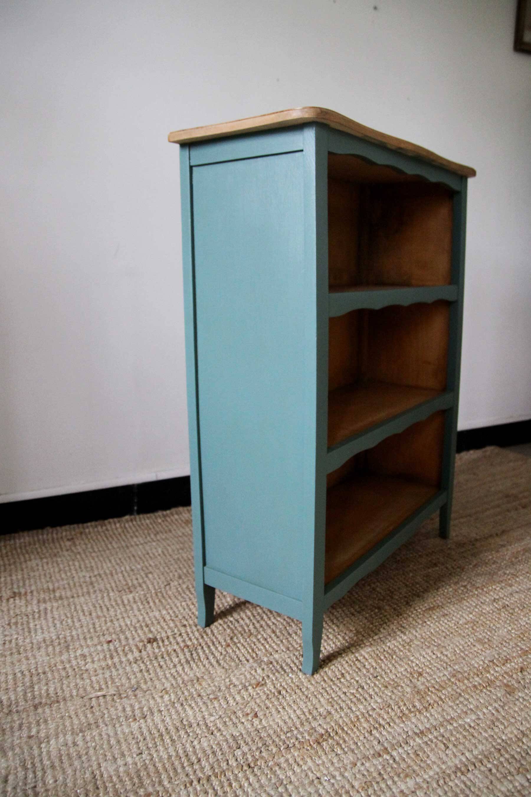 Vintage wooden bibus/bookcase