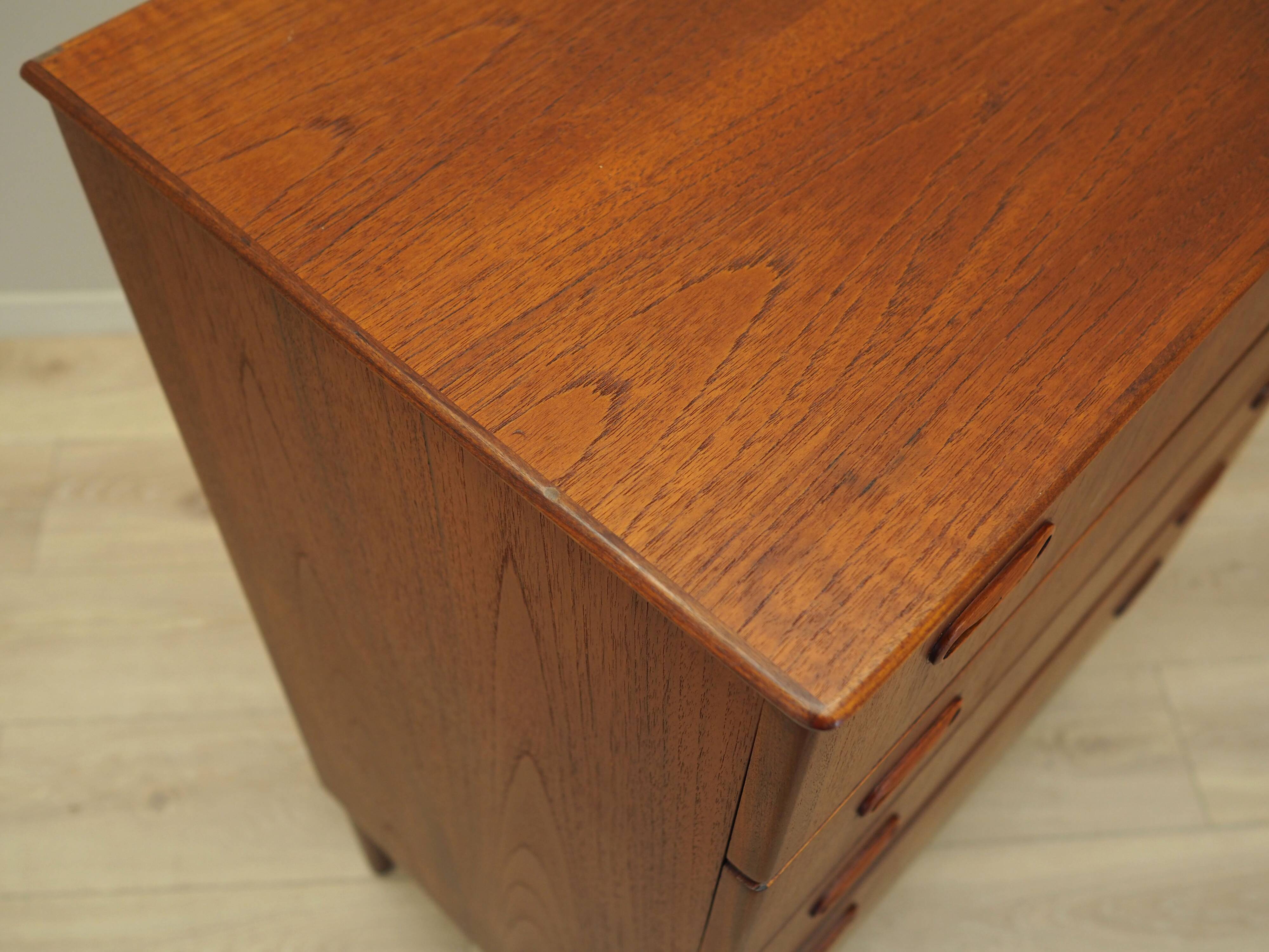Commode en teck, design danois, années 1970, production : Danemark