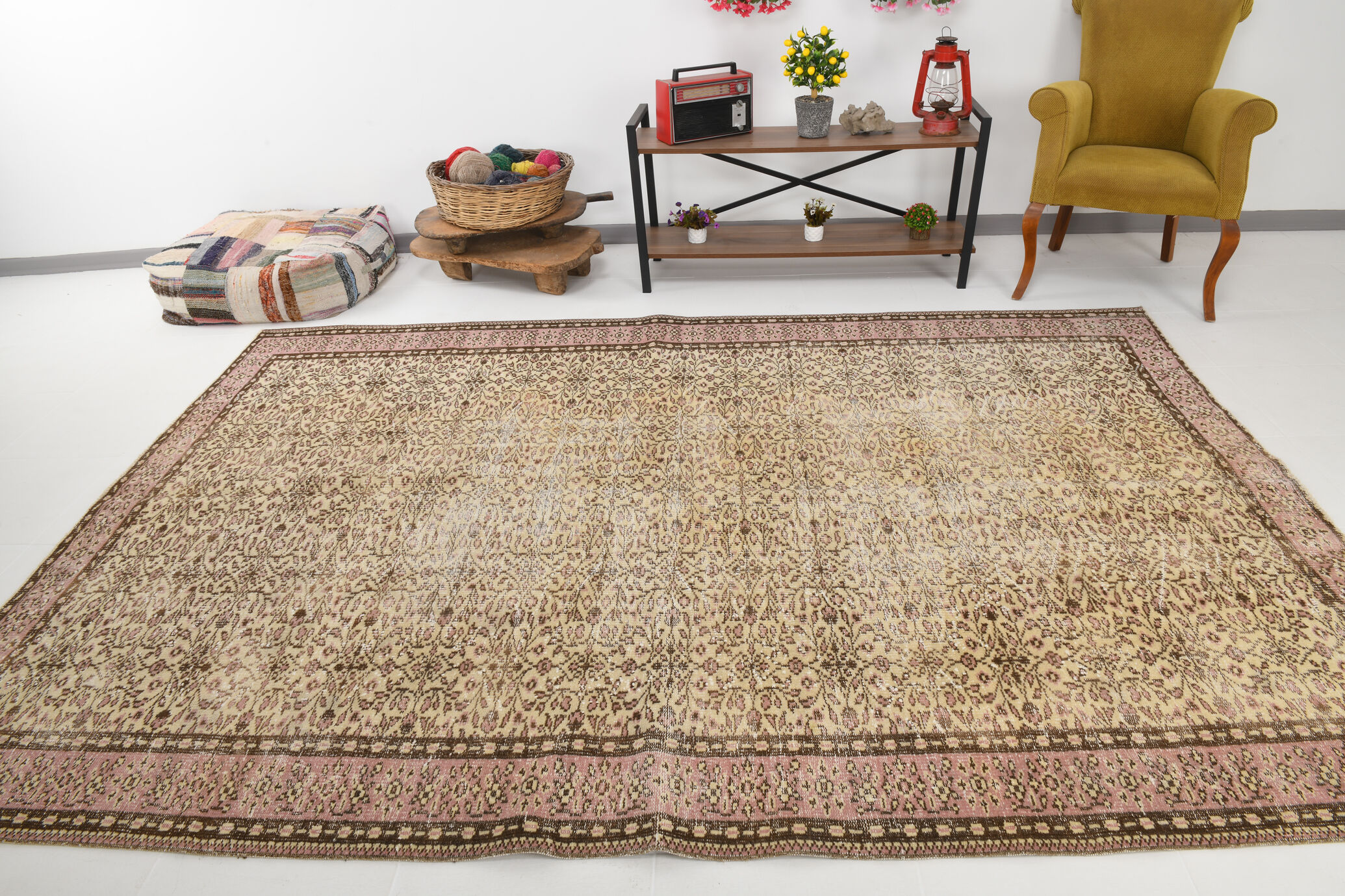 Hand-made vintage rug 303x206cm
