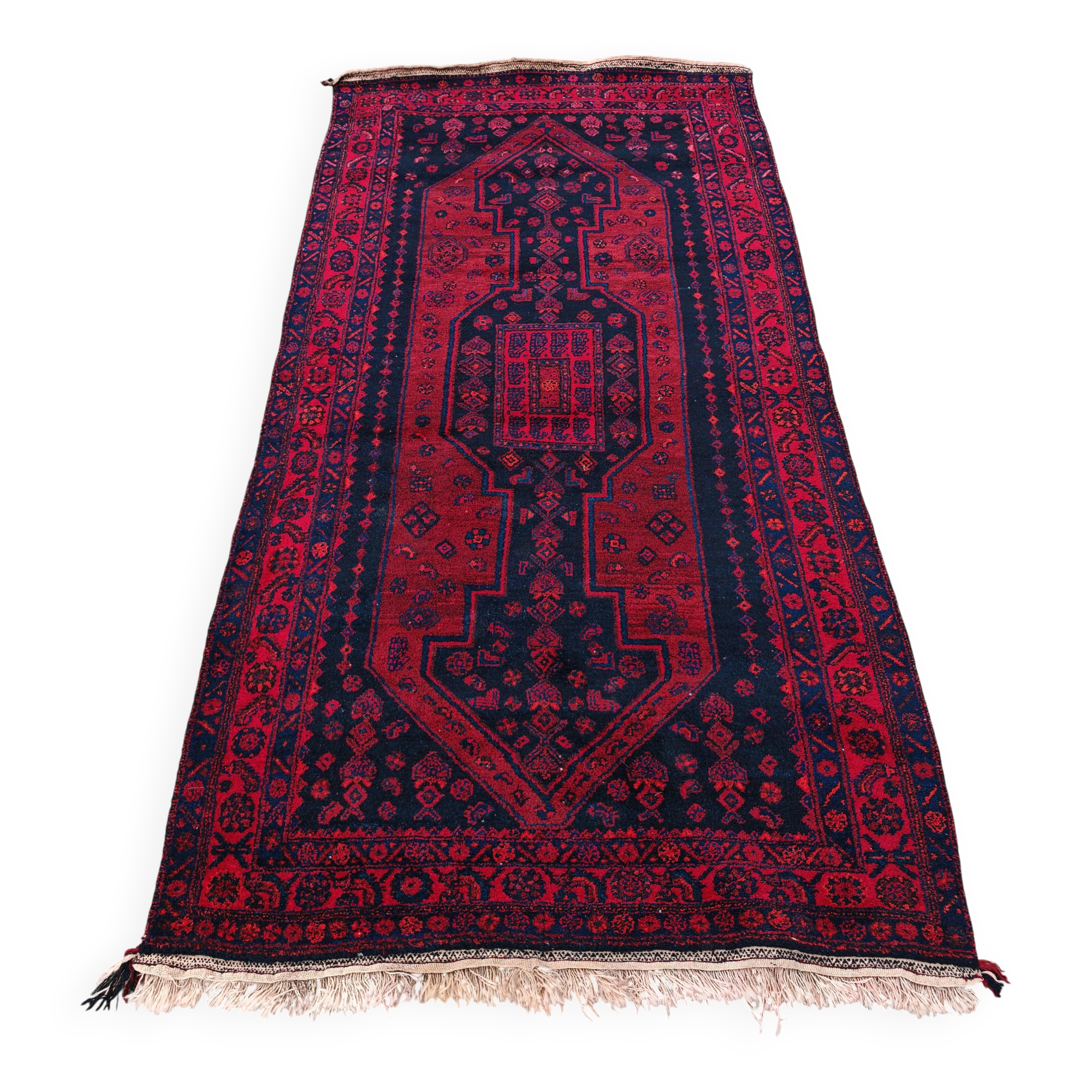 Koliay vintage hand-knotted rug, natural dyes, 1940s.