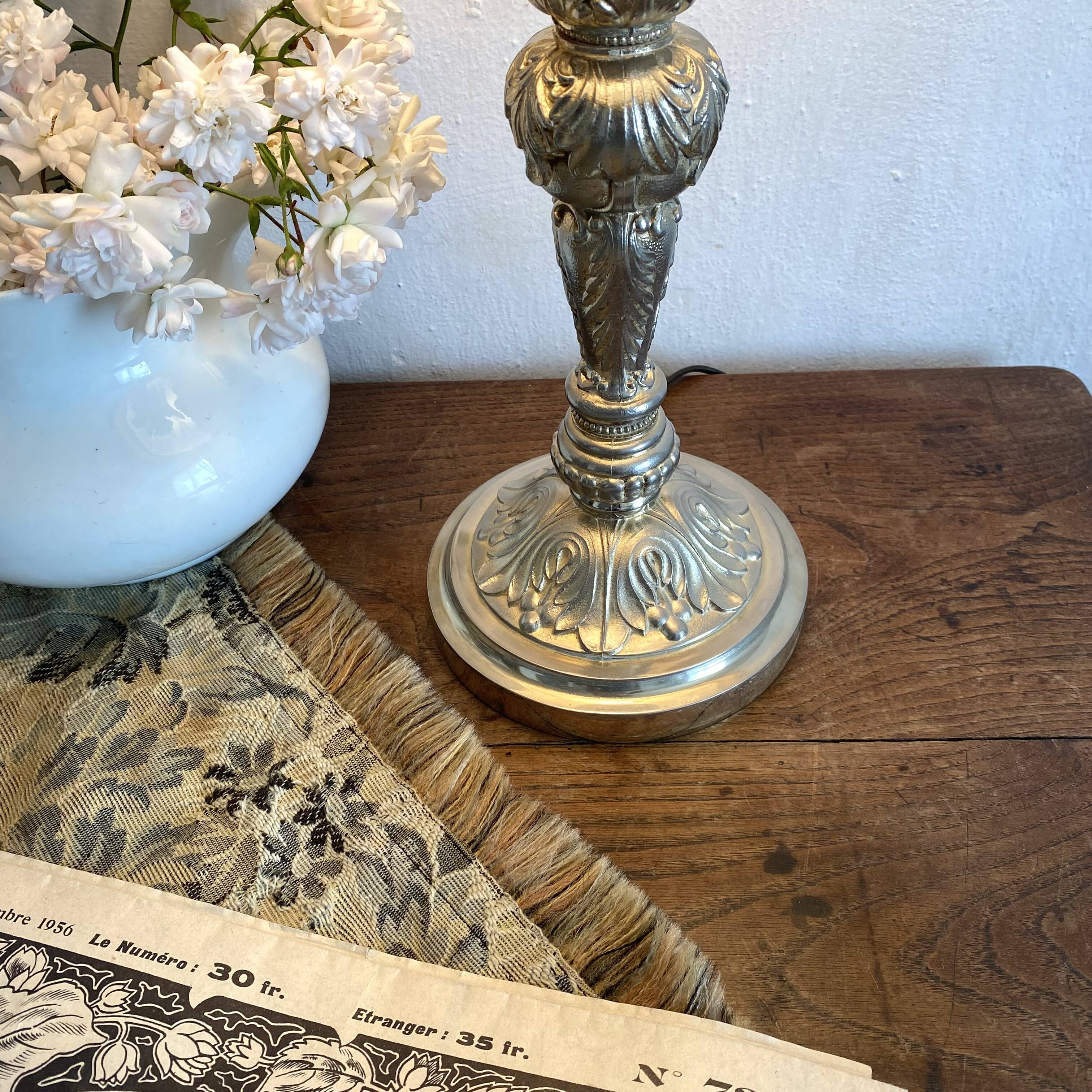 56 cm retro lamp in silver metal with fringed lampshade