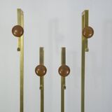 Portemanteau en laiton et bois du milieu du siècle. Italie années 1970