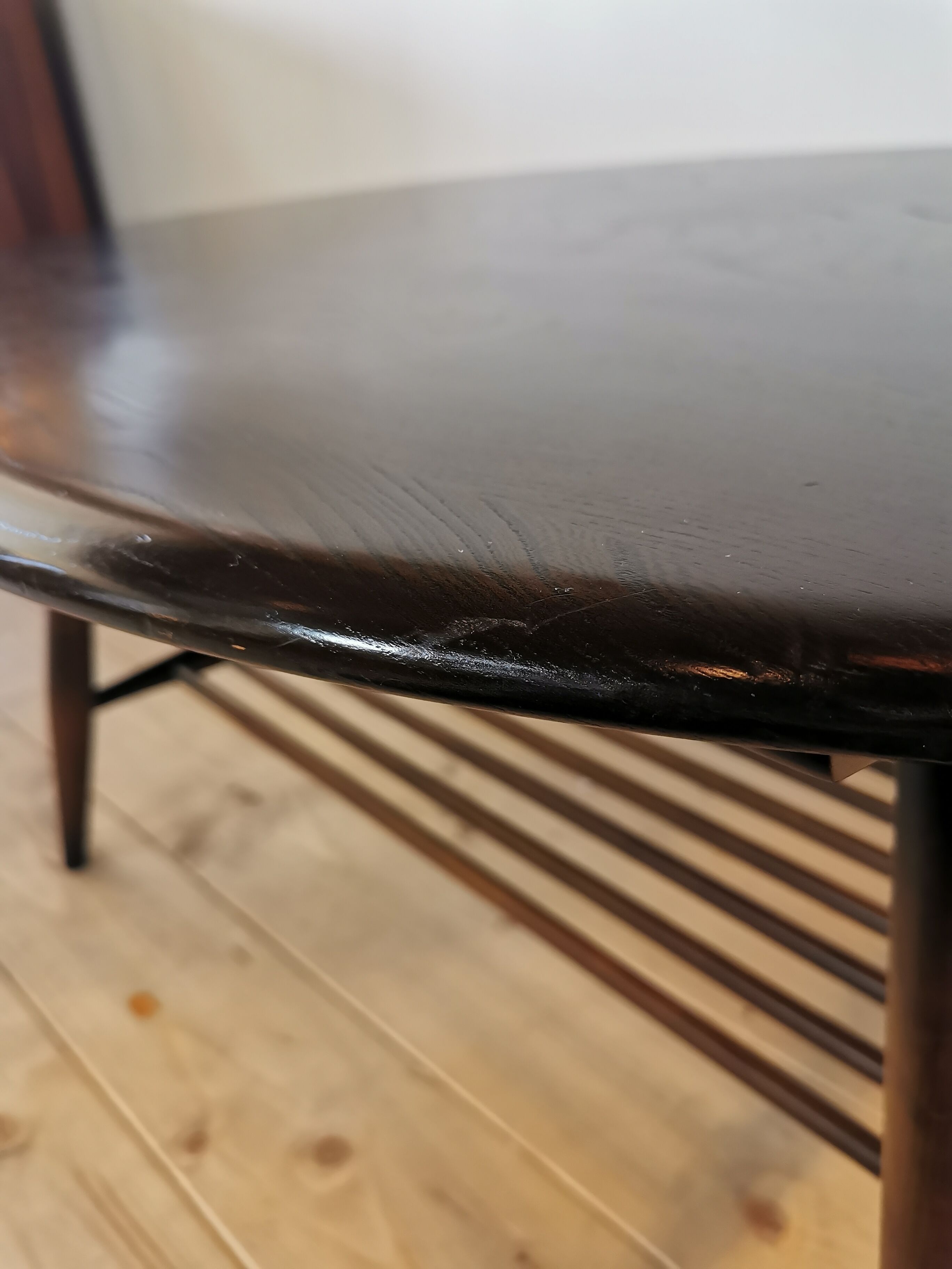 Table basse en frêne par Lucian Ercolani dans les années 60