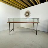 Vitrine sur table 1950