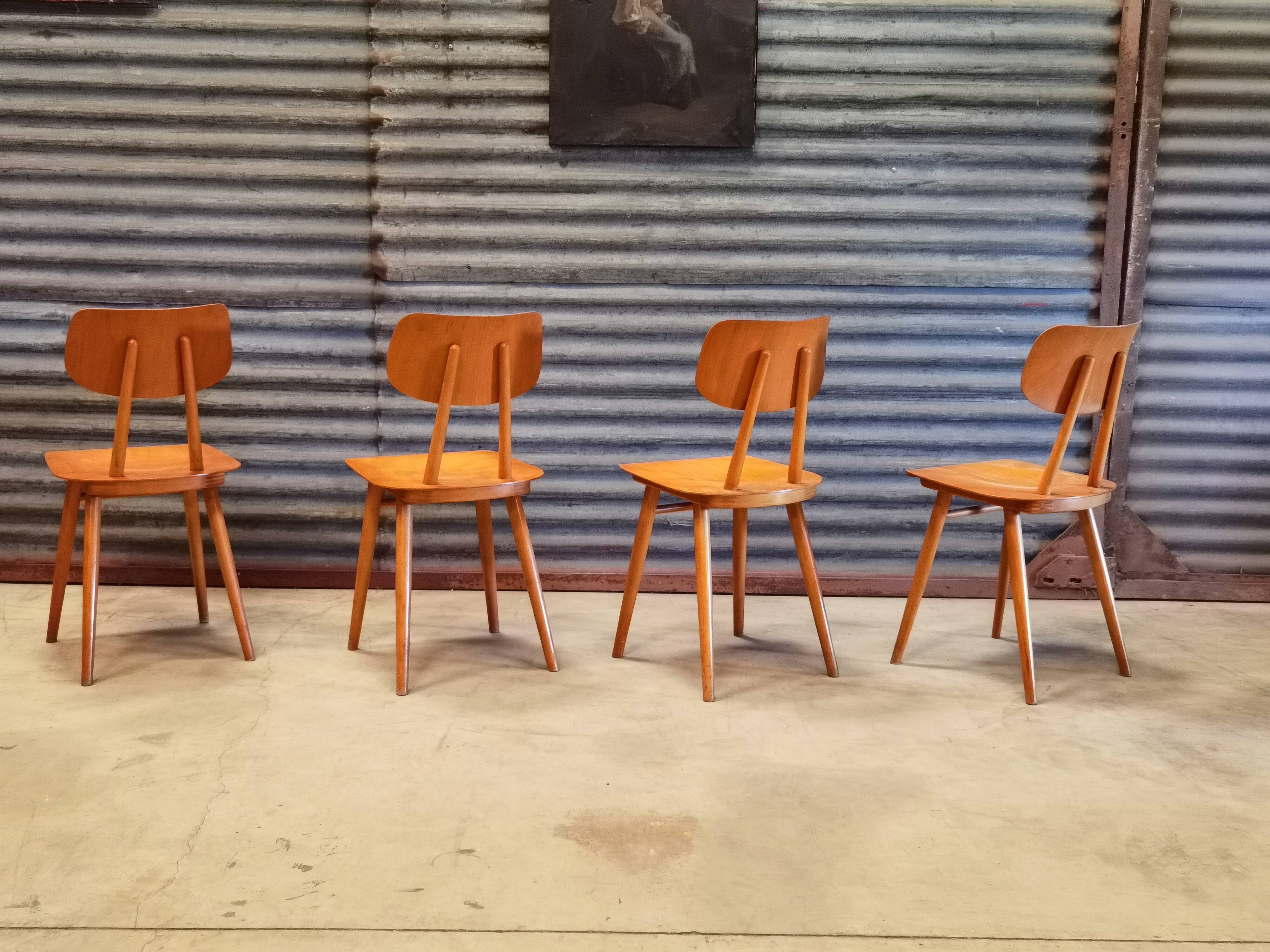 Set de 4 chaises éditée par ton 1960