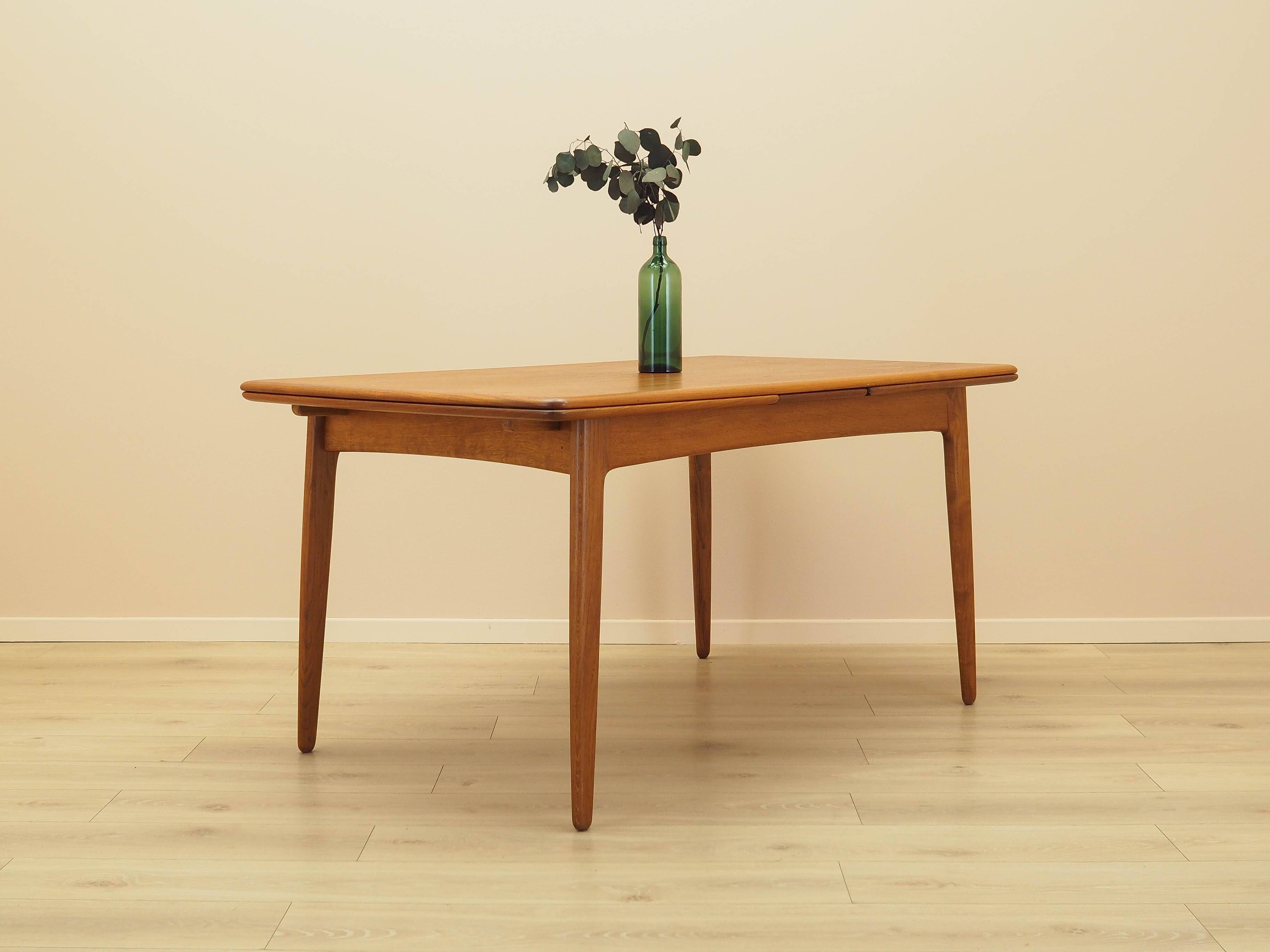 Table en teck, design danois, années 1970, fabriquée au Danemark