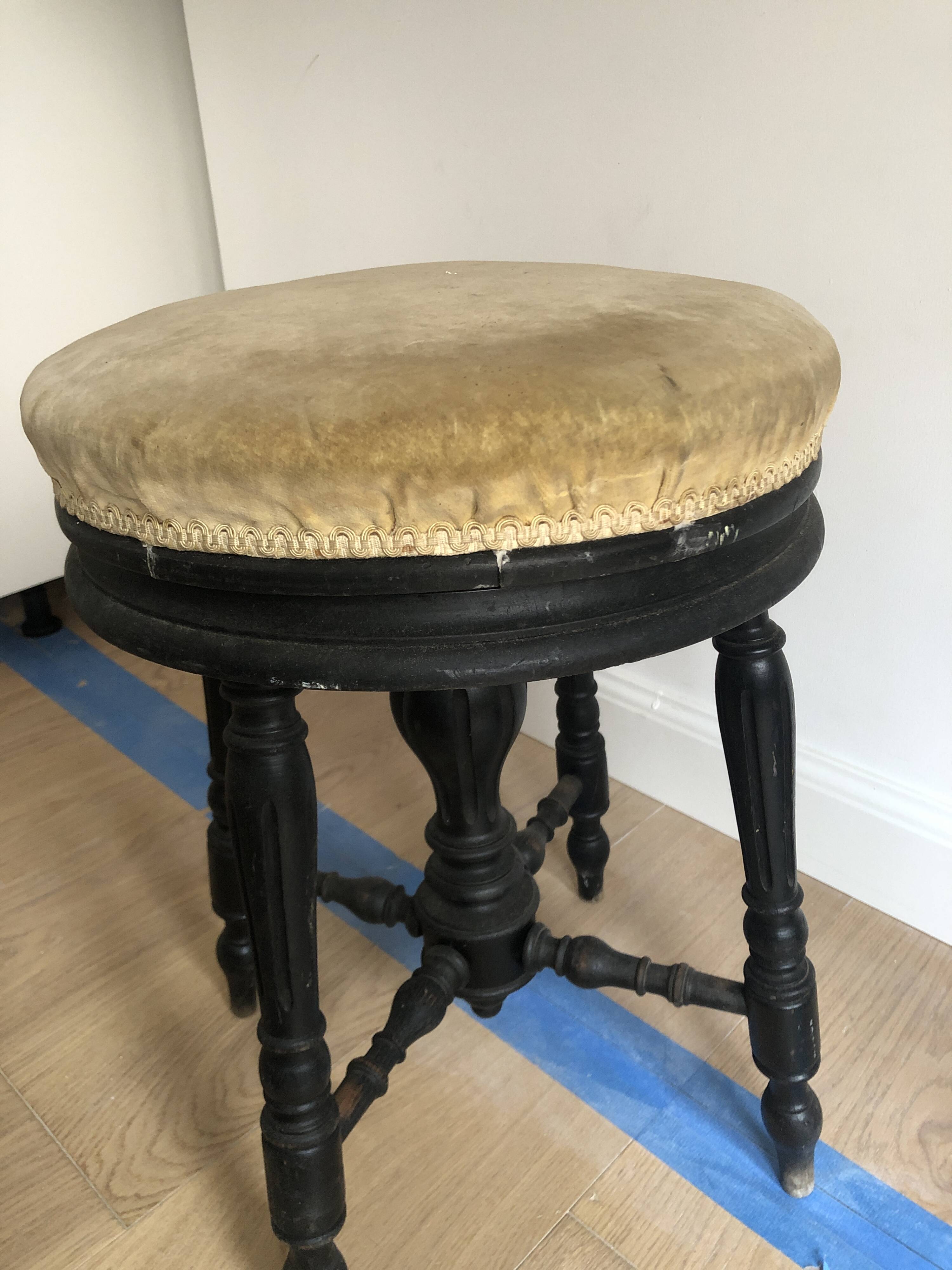Ancien tabouret de piano
