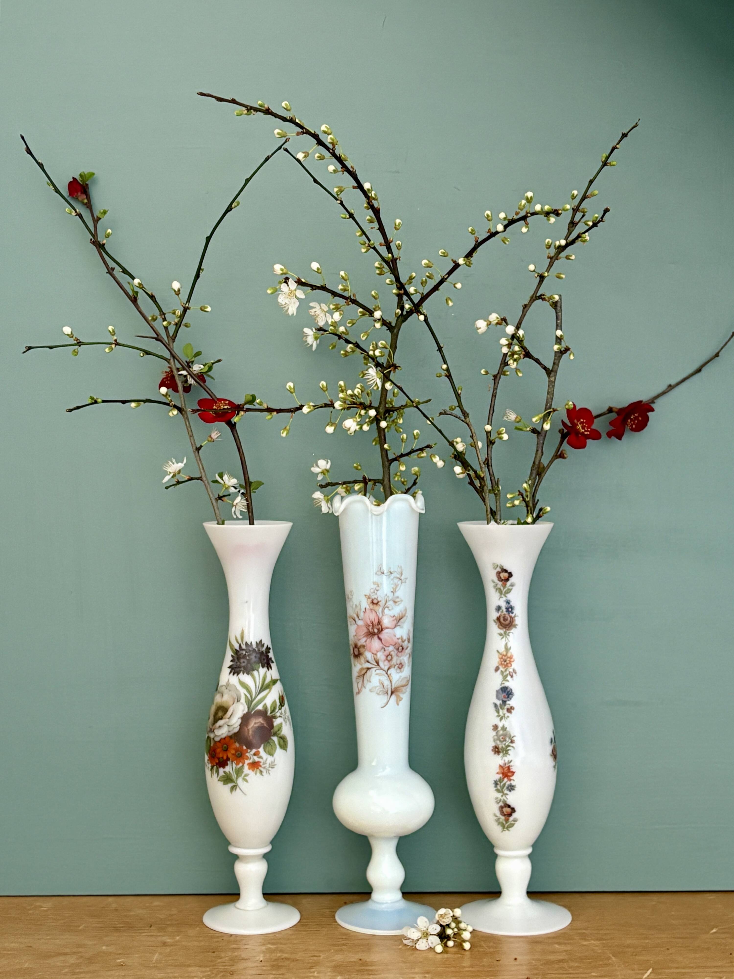 Set of 3 vintage vases/soliflores in white opaline with floral decorations.