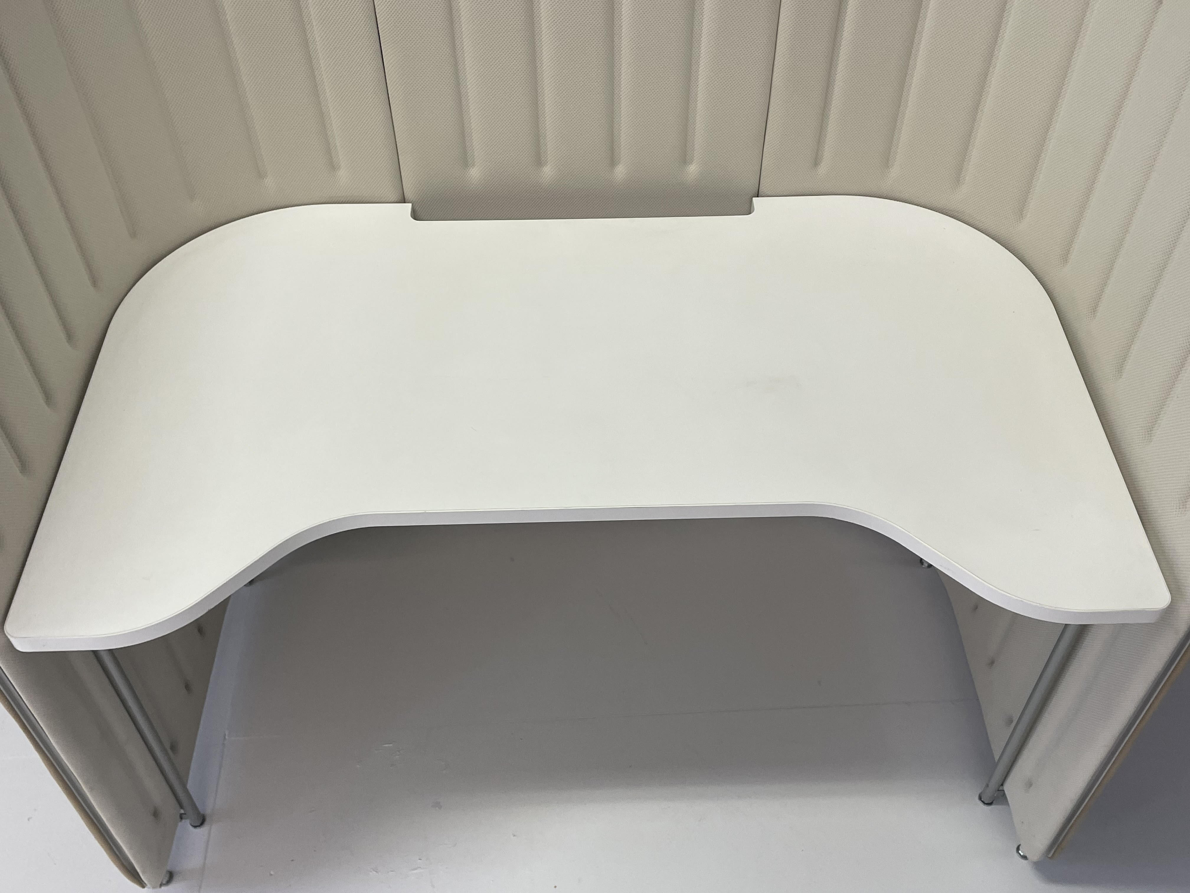 Alcove desk model Muffle by Okamura